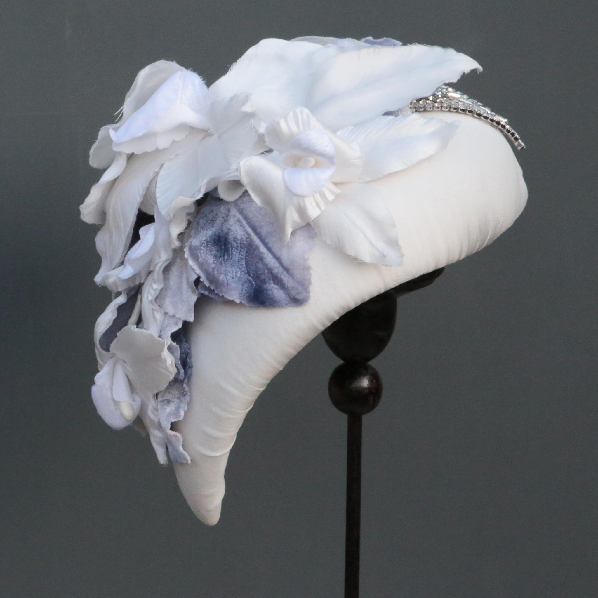 Lily White Blue Leaf